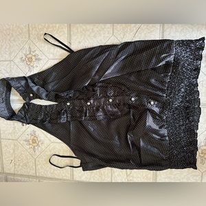 Gently used Yank black with white tiny dots blouse size XL.